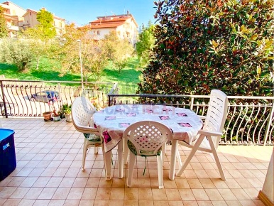 Foto Appartamento a Staffolo di 342 m² con 7 locali in vendita