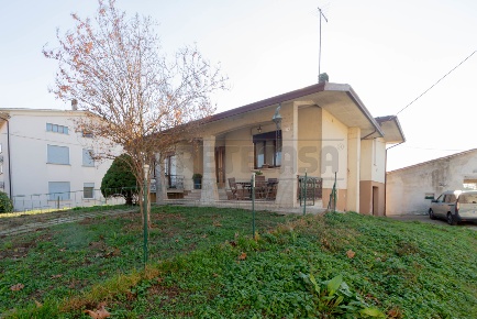 Foto Villa a schiera in Via Vegra di Sopra 16, Pozzoleone di 322 m²