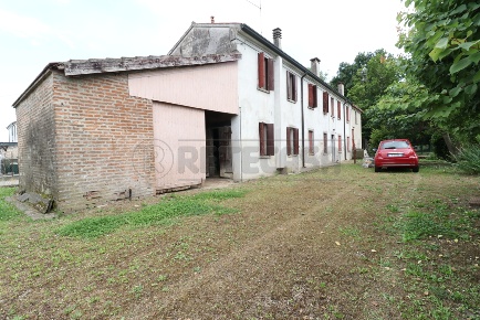 Foto Villa singola a Ficarolo di 300 m² con 7 locali in vendita