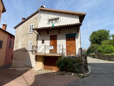 Foto Appartamento a Ziano Piacentino di 134 m² con 3 locali in vendita