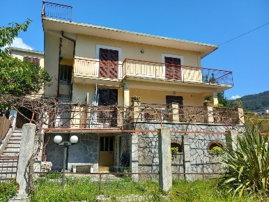 Foto Appartamento a Uscio di 87 m² con 6 locali in vendita