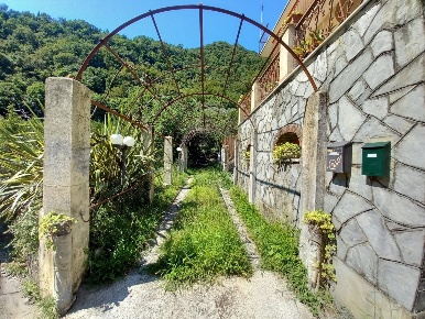 Foto Appartamento a Uscio di 87 m² con 6 locali in vendita