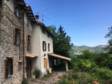 Foto Appartamento a Alta Val Tidone di 224 m² con 4 locali in vendita