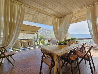Foto Villa singola in via maddalena 77, Adrara San Martino di 270 m²