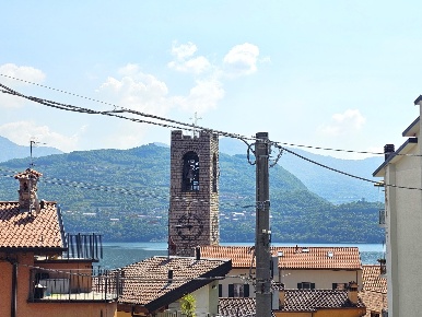 Foto Appartamento in via san pietro 1, Tavernola Bergamasca di 256 m²