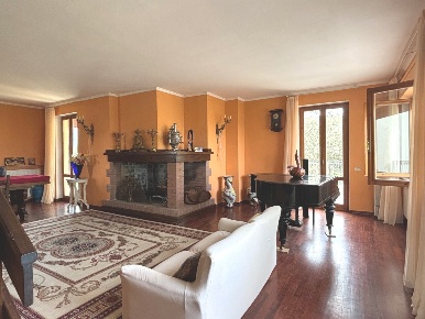 Foto Villa unifamiliare in Vernasca 1, Vernasca di 500 m² con 14 locali