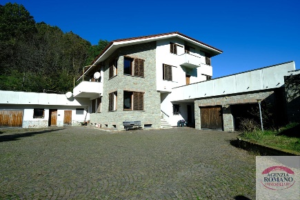 Foto Villa unifamiliare in Via Valle Gargassa 22, Rossiglione di 600 m²