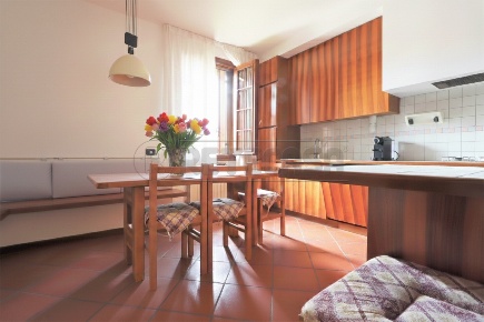 Foto Appartamento in Via degli Eroi, Castegnero di 326 m² con 11 locali