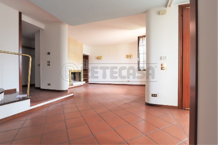 Foto Appartamento in Via degli Eroi, Castegnero di 326 m² con 11 locali