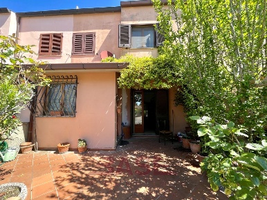 Foto Appartamento in Piazza Giacomo Matteotti, Montescudaio di 200 m²