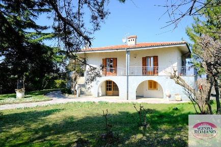 Foto Villa unifamiliare a Cassine di 280 m² con 11 locali in vendita