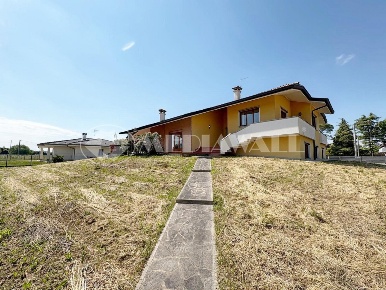 Foto Villa unifamiliare in Via Belvedere, Morsano al Tagliamento di 420 m²