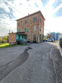Foto Appartamento a Varano de' Melegari di 107 m² con 3 locali in vendita