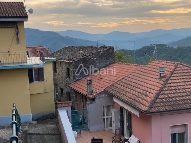 Foto Appartamento a Podenzana di 242 m² con 10 locali in vendita