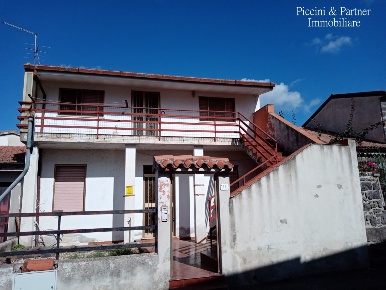 Foto Villa singola in Via Dante  11, Abbasanta di 160 m² con 9 locali