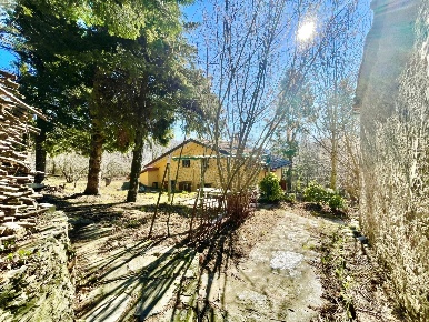 Foto Villa bifamiliare a Stazzema di 180 m² con 9 locali in vendita