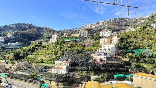 Foto Appartamento in Via Casa Cumbolo 14, Minori di 65 m² con 3 locali