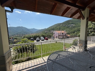 Foto Villa a schiera in VIA LOSANO 4, Boissano di 120 m² con 5 locali