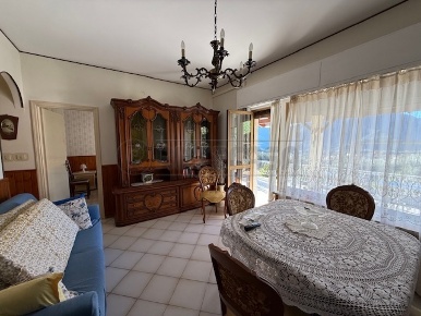 Foto Villa a schiera in VIA LOSANO 4, Boissano di 120 m² con 5 locali