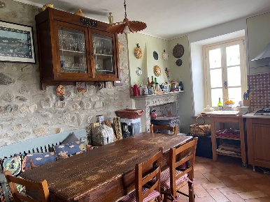 Foto Villa unifamiliare a Alta Val Tidone di 260 m² con 5 locali in vendita