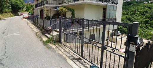 Foto Appartamento in Via Della Resistenza, Celico di 144 m² con 7 locali