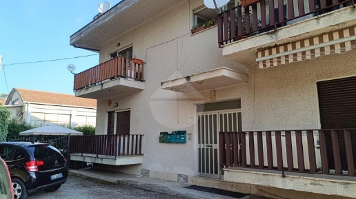 Foto Appartamento in Via Gran Sasso, Basciano di 100 m² con 4 locali