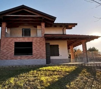 Foto Villa unifamiliare a Montegrosso d'Asti Montegrosso di 315 m²