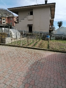 Foto Appartamento in Via Alba, Santa Vittoria d'Alba Villa Borgo di 90 m²