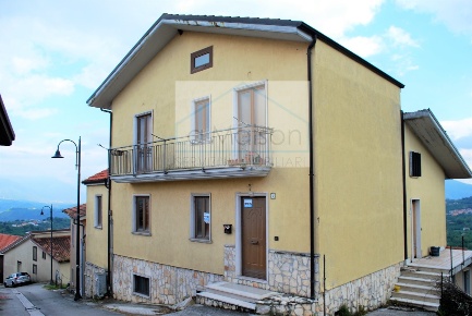 Foto Appartamento in via Serra, Capriglia Irpina di 170 m² con 4 locali
