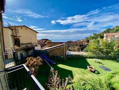 Foto Appartamento a Pollica di 170 m² con 5 locali in vendita