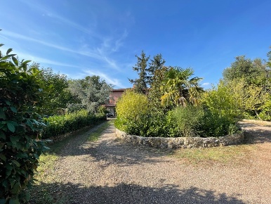 Foto Villa unifamiliare a Murlo di 440 m² in vendita