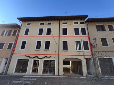 Foto Appartamento a Artegna di 135 m² con 5 locali in aste