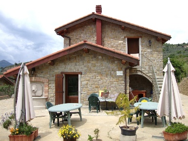 Foto Villa unifamiliare a Dolceacqua di 837 m² in vendita