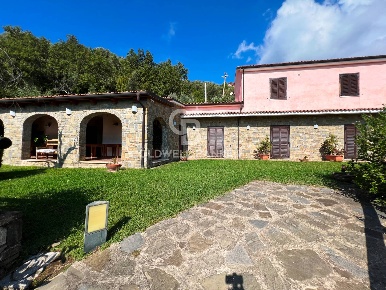 Foto Villa singola in Contrada San Leonardo, Pollica di 300 m² con 9 locali