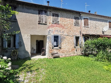 Foto Villa a schiera in Via Ercole Sarti, Ficarolo di 143 m² con 8 locali