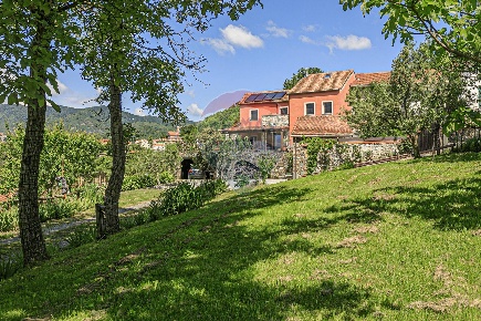 Foto Villa unifamiliare in Località Mezzano, Stella di 350 m² con 9 locali