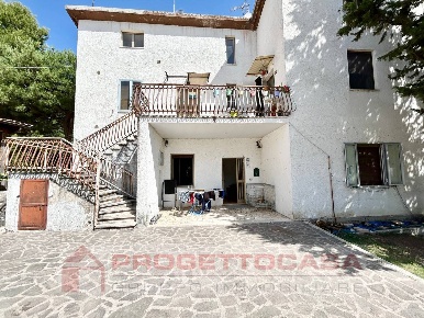 Foto Appartamento in Contrada Castiglioni, Castignano di 111 m² in vendita