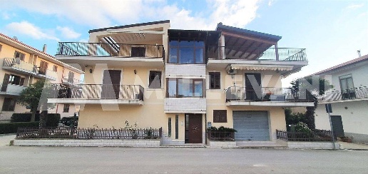 Foto Appartamento in Via G. Garibaldi, Giarratana di 110 m² con 5 locali