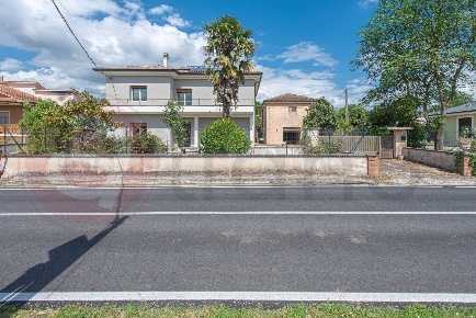Foto Villa singola in Via San Leonardo, Casalvieri San Leonardo di 550 m²