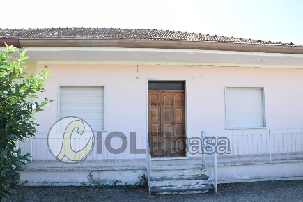 Foto Villa a schiera a Pignataro Interamna di 113 m² con 4 locali