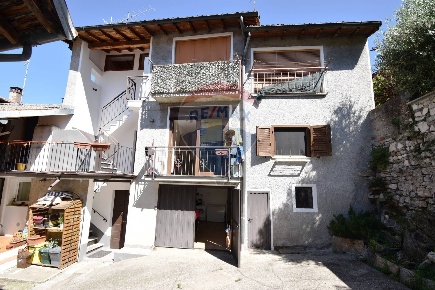 Foto Appartamento in piazza 4 novembre, Cunardo Centro di 70 m² in vendita