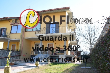 Foto Villa a schiera a Pignataro Interamna di 167 m² con 9 locali
