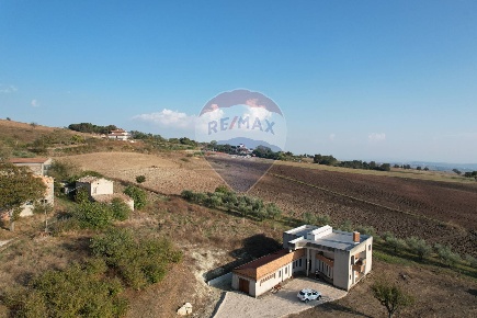 Foto Villa singola a Circello di 325 m² con 9 locali in vendita