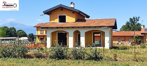 Foto Villa singola in Via Cialdini, Cerrione Centro di 200 m² con 5 locali