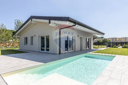 Foto Villa singola a Ponti sul Mincio di 155 m² con 5 locali in vendita