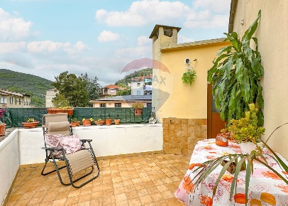 Foto Appartamento in via torino, Pontedassio Centro di 125 m² con 6 locali