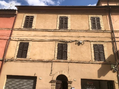 Foto Appartamento in Viale Dante, Comunanza Centro di 100 m² con 8 locali