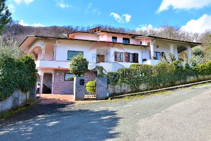 Foto Villa singola a Mulazzo di 480 m² con 15 locali in vendita