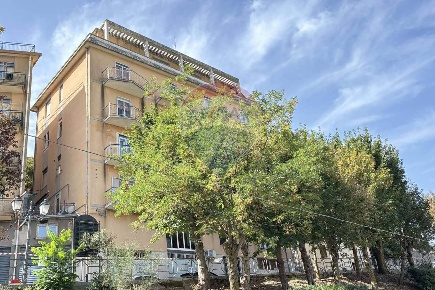 Foto Appartamento in Via Duomo, Petralia Sottana di 187 m² con 6 locali