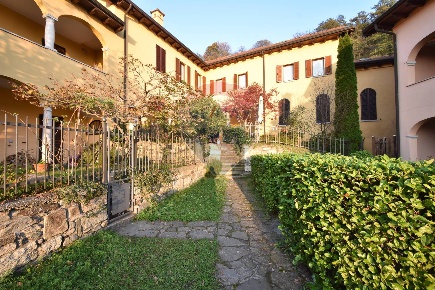 Foto Appartamento in Cheggino, Armeno di 100 m² con 2 locali in vendita